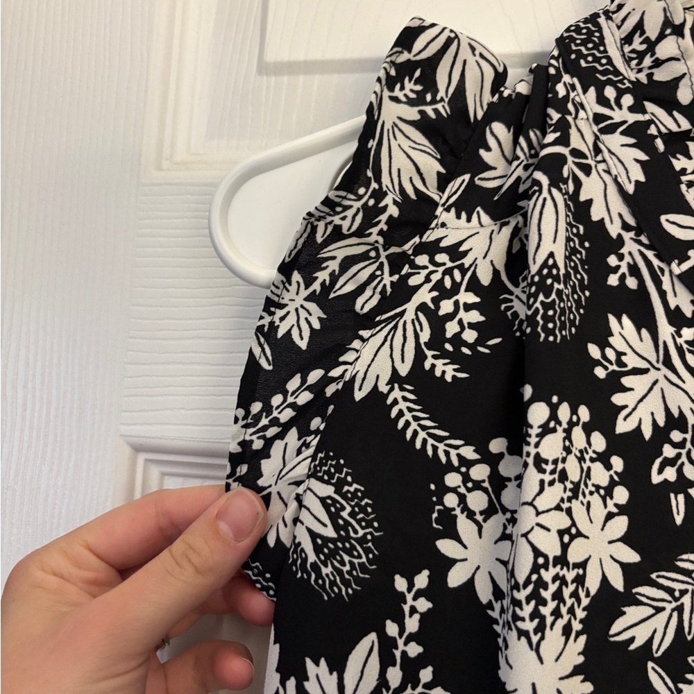 LOFT Black & White Floral Blouse - Picture 5 of 6